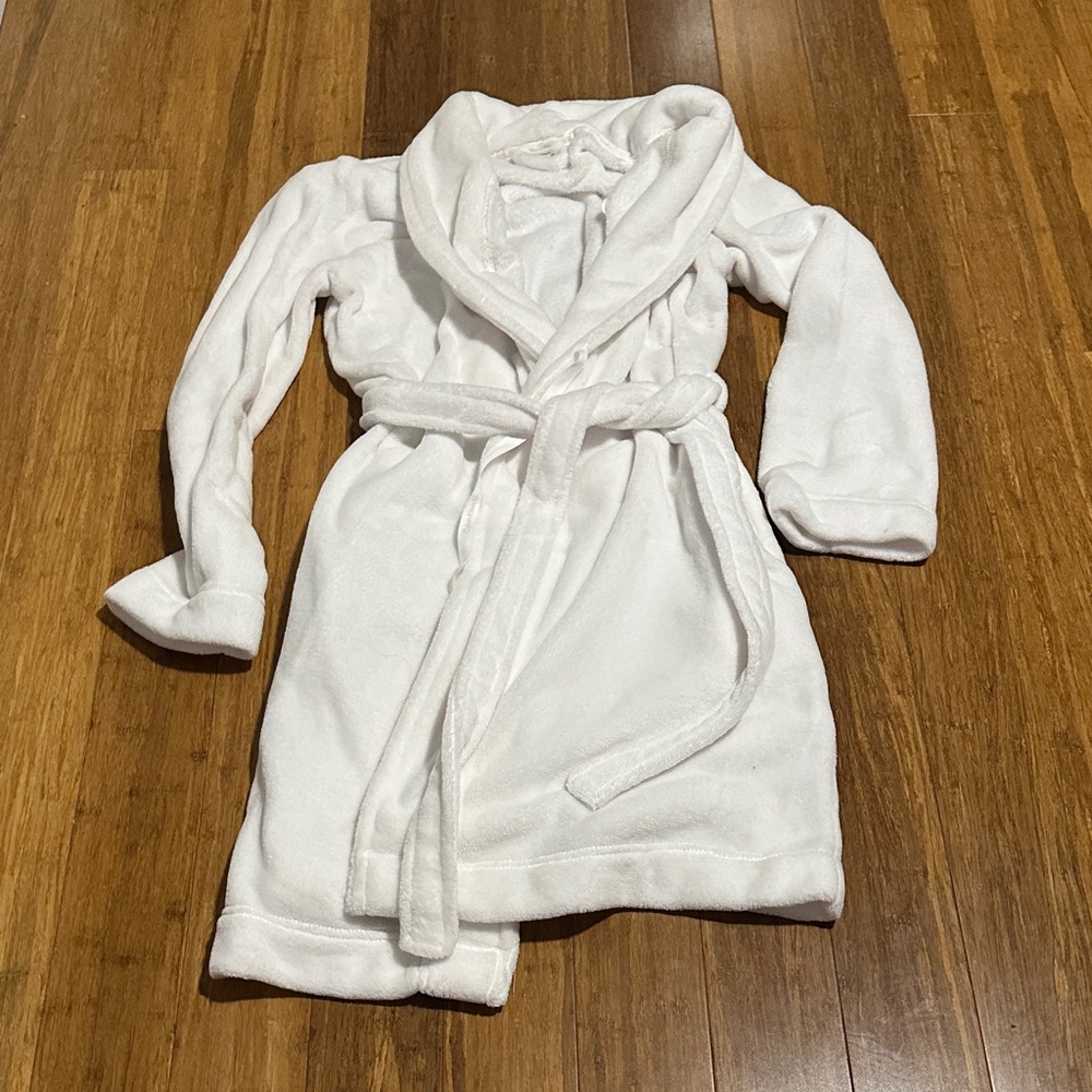 LAST CHANCE: Calvin Klein White Robe